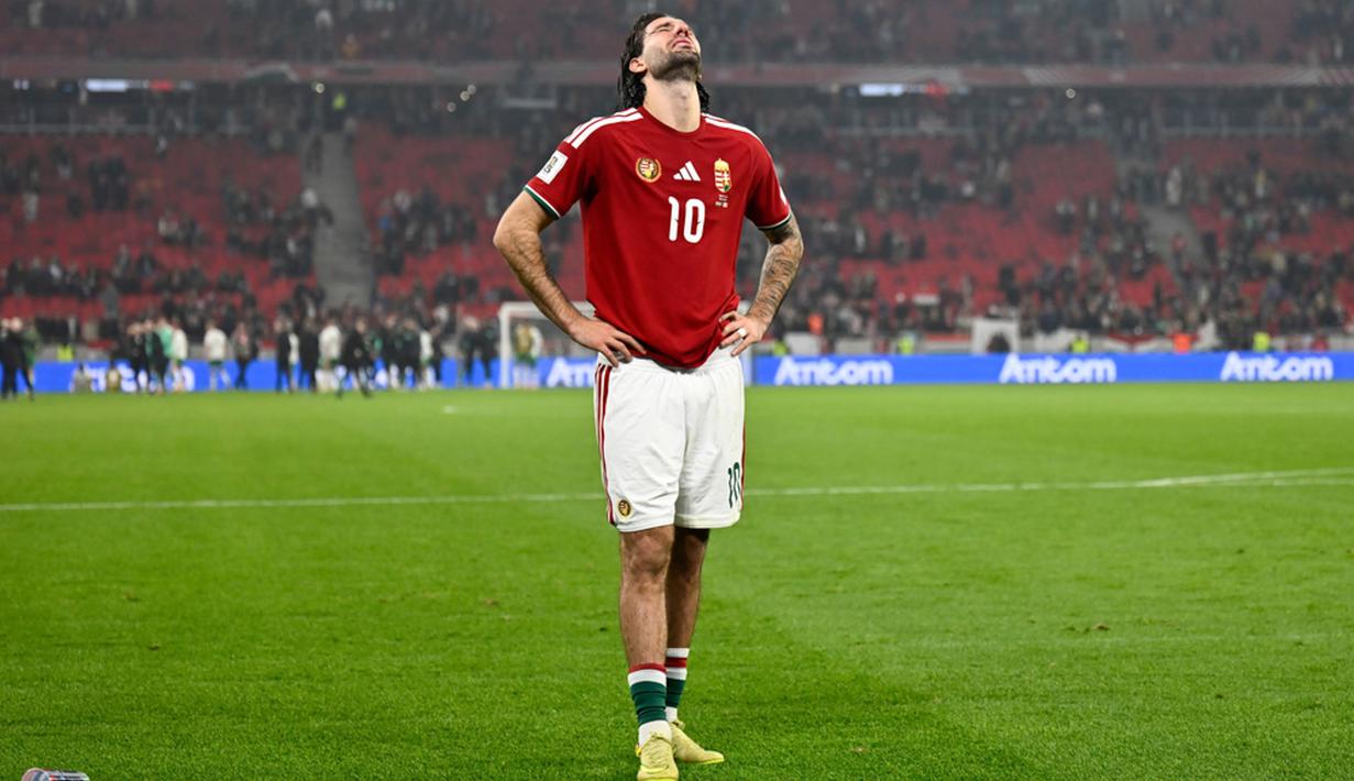 Dominik Szoboszlai awalnya meledek lawan dengan melakukan gestur menangis saat Hungaria unggul 2-1 atas Irlandia di Kualifikasi Piala Dunia. (AP Photo/Denes Erdos)