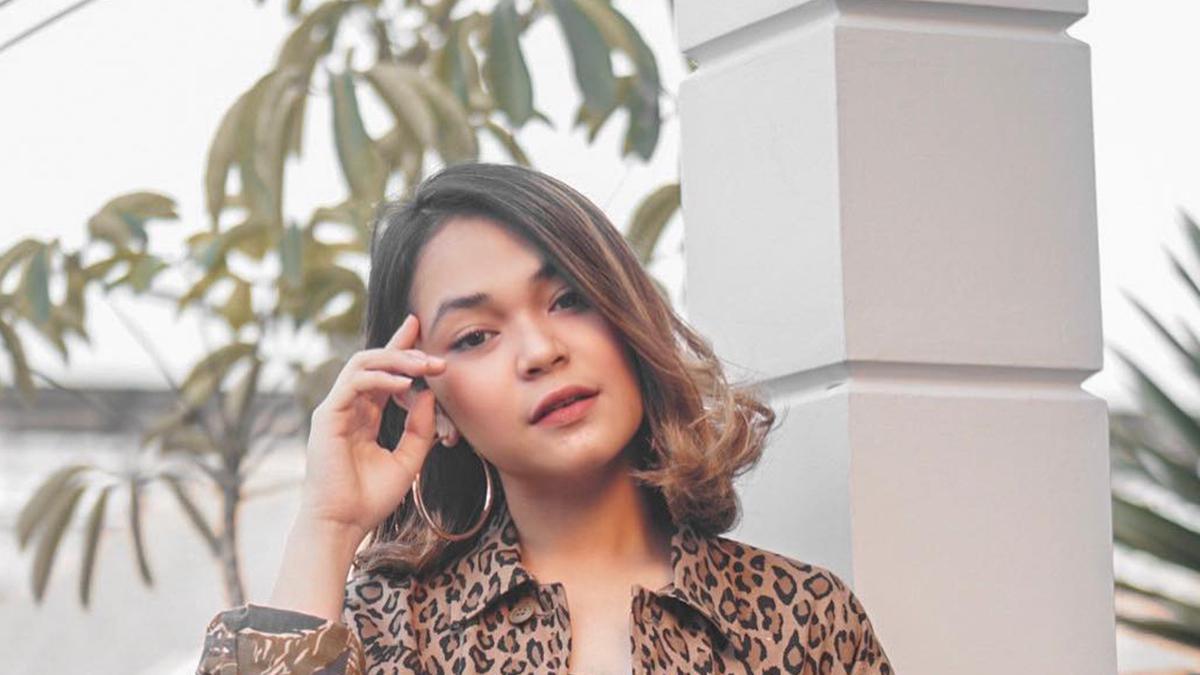 Regina Poetiray Ketagihan Kyuri Burger, Makanan Cepat Saji dengan Kandungan Menyehatkan - Vimarsana News