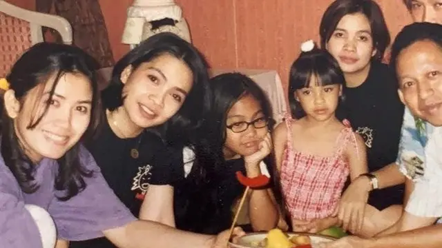 6 Potret Masa Muda Rieta Amilia, Disebut Mirip Nagita Slavina