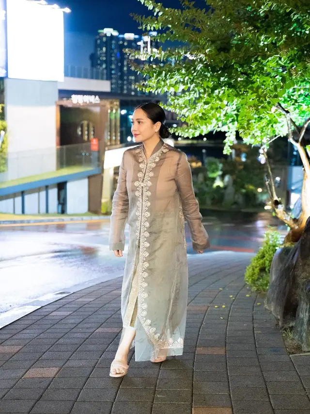 6 Pilihan Busana Muslim untuk Tampil Bergaya Rayakan Idul Adha dari Ratu Rania hingga Syahrini