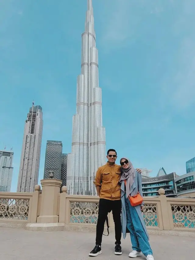 Alyssa Soebandono dan Dude Harlino tampil mesra