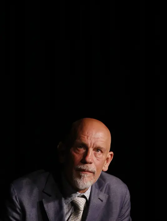 John Malkovich memiliki ide unik dalam penggarapan sebuah film, lain dari yang lain, ia bersama sutradara Robert Rodriguez memproduksi film yang baru bisa ditonton orang 100 tahun mendatang. (Bintang/EPA)