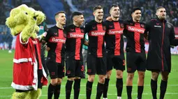 Bayer Leverkusen yang sementara menempati peringkat pertama Bundesliga 2023/2024 hingga pekan ke-19 baru kebobolan 14 gol dengan memasukkan 50 gol. Hebatnya lagi, klub asuhan Xabi Alonso menjadi satu-satunya klub di Bundesliga yang belum tersentuh kekalahan musim ini, dari 19 laga mereka mampu mengoleksi 15 kemenangan dan 4 kali hasil imbang. (AFP/Uwe Kraft)