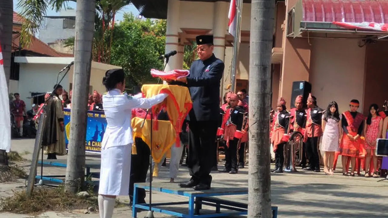 Etnis Tionghoa di Medan upacara bendera Hari Kemerdekaan Republik Indonesia ke/74/Reza Efendi