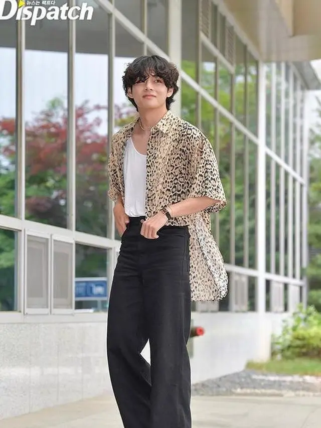 Tampilan Serba Celine V BTS, Lisa BLACKPINK dan Park Bo Gum Saat Berangkat Bareng Menuju Paris