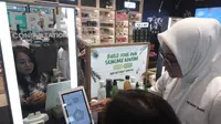 The Body Shop Plaza Ambarrukmo menghadirkan inovasi alat pendeteksi masalah kulit yang bisa diakses setiap saat oleh pengunjung (Liputan6.com/ Switzy Sabandar)
