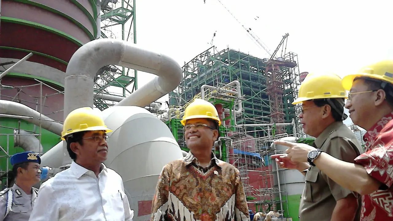 Saleh Husin Kunjungi Pabrik Kertas OKI di Palembang (Nefri Inge/Liputan6.com)