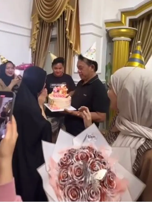 6 Momen Kejutan Ultah Putri Isnari dari Keluarga Suami, Dikasih Dolar Sama Mertua