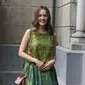 Cathy Sharon saat tiba untuk menghadiri pemberkataan pasangan Harvey Moeis dan Sandra Dewi di Gereja Katedral, Jakarta Pusat, Selasa (8/11). Acara Pemberkatan dimulai tepat pukul 13.00 WIB. (Liputan6.com/Herman Zakharia)