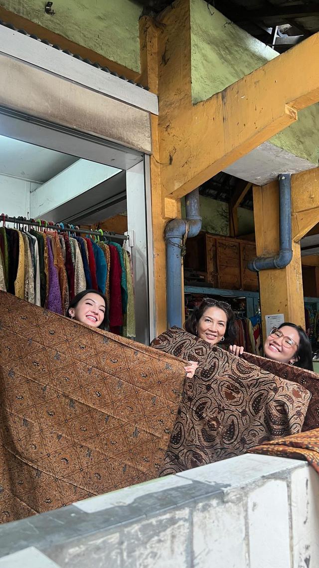 Oleh-oleh Favorit Turis Malaysia dari Indonesia