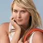 Aktivitas si cantik Sharapova di dunia maya dikenal cukup mengesankan. Sangat ekspresif dan kadang tengil.