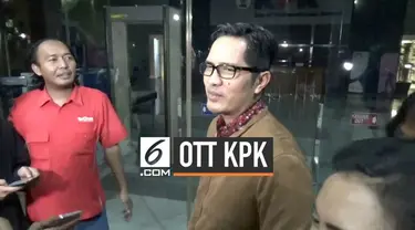 Komisi Pemberantasan Korupsi lakukan operasi tangkap tangan Rabu (31/7) malam di Jakata. Sejumlah orang ditangkap dan dibawa ke gedung KPK, siapa saja?