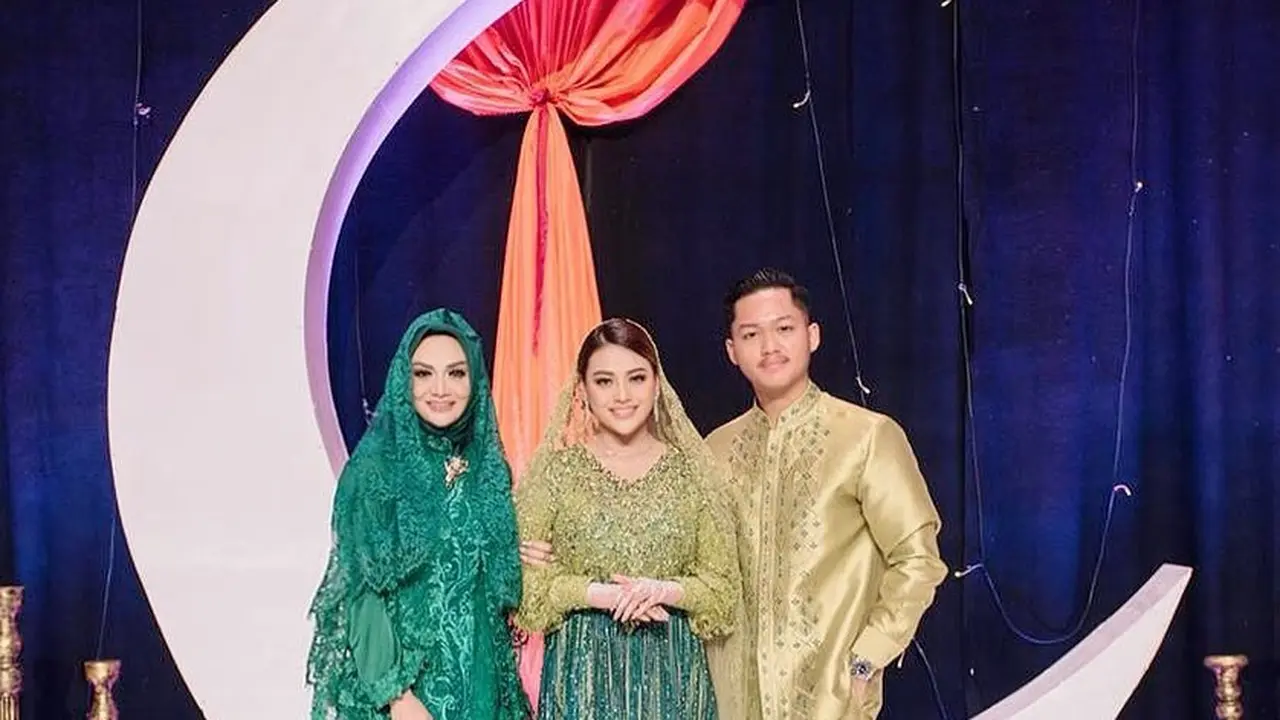 Krisdayanti, Aurel serta Azriel Hermansyah. (Foto: Instagram @krisdayantilemos)