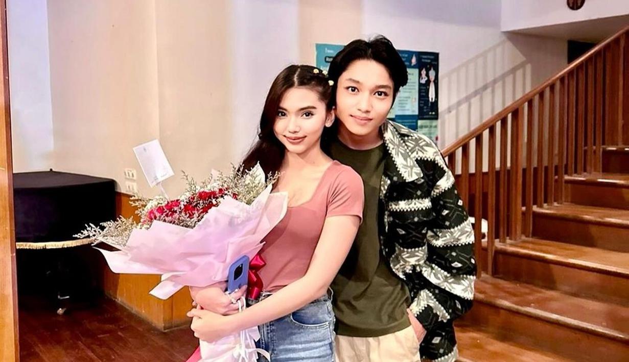 Kiesha Alvaro dan Angel Marianne diketahui terlibat dalam satu project sehingga menumbuhkan cinta diantara keduanya. Anak muda dimabuk cinta, diketahui Kiesha dan Angel punya panggilan khusus yakni ayah dan bunda. Sebelum berpacaran dengan Angel Marianne, Kiesha pernah berpacaran dengan Ratu Sofya, Saskia Chadwick hingga Frislly Herlind. (Liputan6.com/IG/@angelmariaanne)