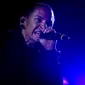 Chester Bennington ditemukan tak bernyawa pada Kamis (20/7) waktu setempat. Vokalis grup band Linkin Park ini dikabarkan mengakhiri hidupnya dengan cara menggantung diri di kediamannya, Los Angeles, Amerika Serikat. (PATRICIA DE MELO MOREIRA / AFP)