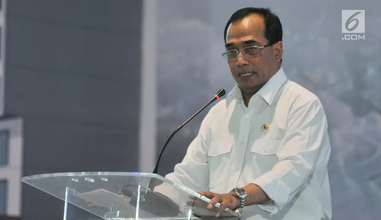 Menhub Budi Karya Sumadi memberi sambutan saat meresmikan pembangunan proyek rumah susun dengan konsep Transit TOD di Jakarta, Selasa (15/8). (Liputan6.com/Yoppy Renato)