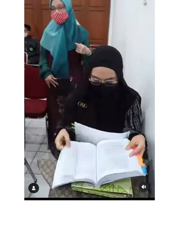 7 Momen Oki Setiana Dewi Raih Gelar Doktor yang Ke-2, Penuh Haru Bahagia