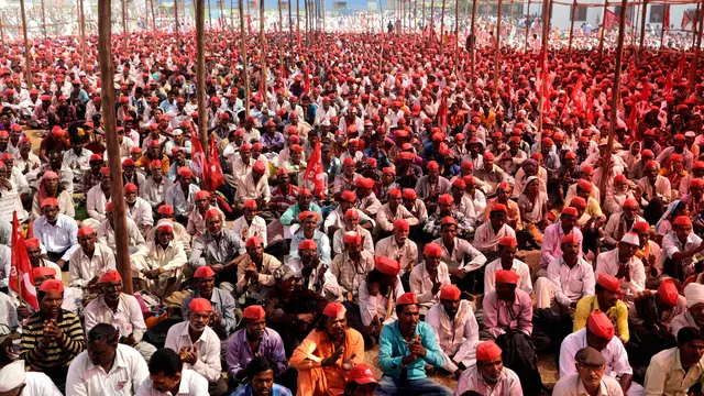 Ribuan Petani India Jalan Kaki