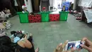Peserta berfoto dengan properti yang digunakan dalam kompetisi  Namarina bertajuk 'Internal Jazz dance Competition 2018' di Jakarta, Minggu (6/5). Kompetisi ini diikuti oleh kurang lebih 200 peserta. (Liputan6.com/Herman Zakharia)