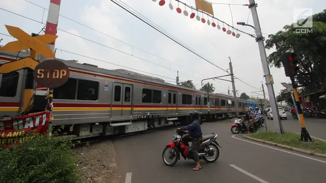 Pintu Perlintasan Kereta Api Bintaro Tidak Berfungsi