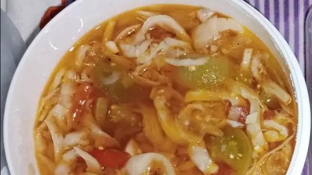Resep sup tomat telur jamur asam pedas. (dok. Cookpad @chytakirana_)