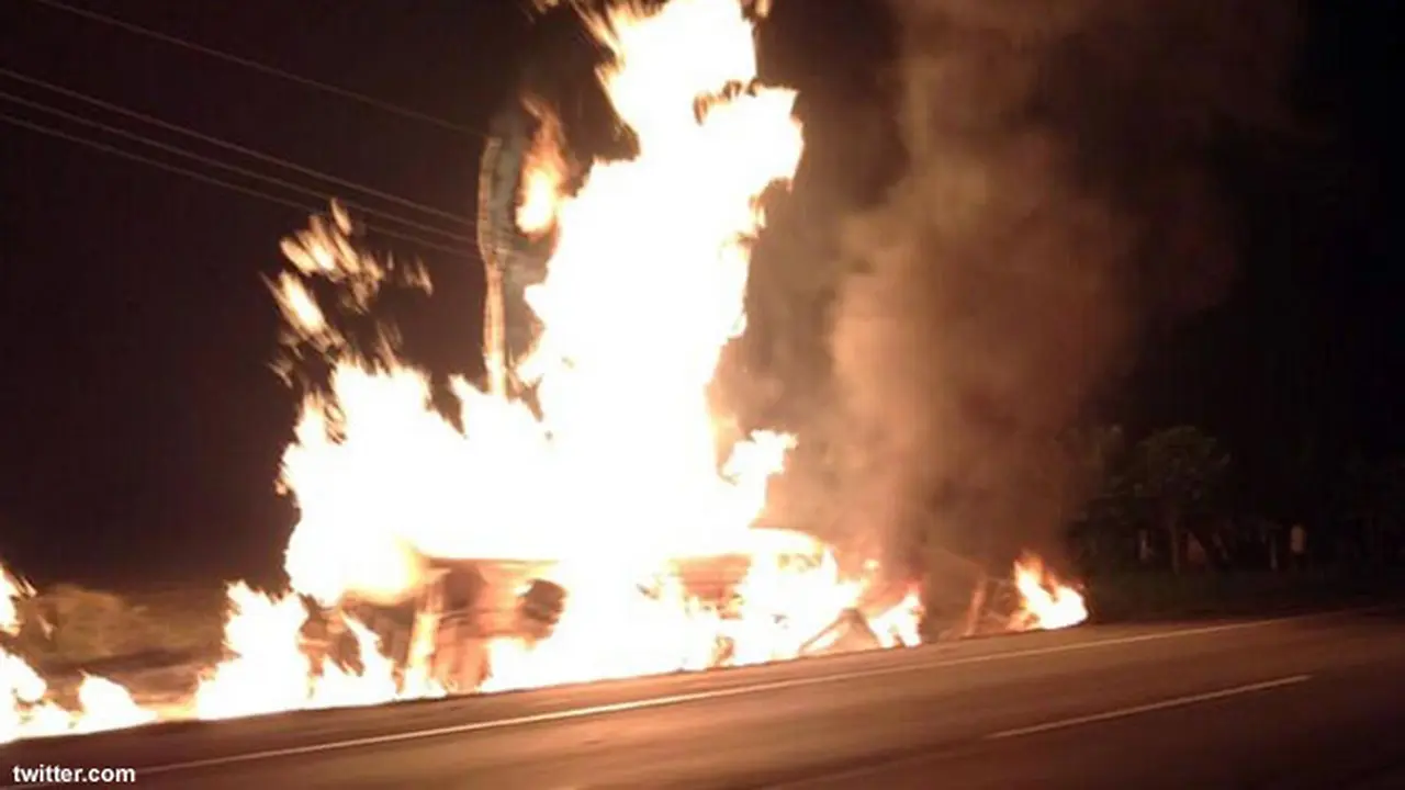 truketanol-terbakar130714d.jpg
