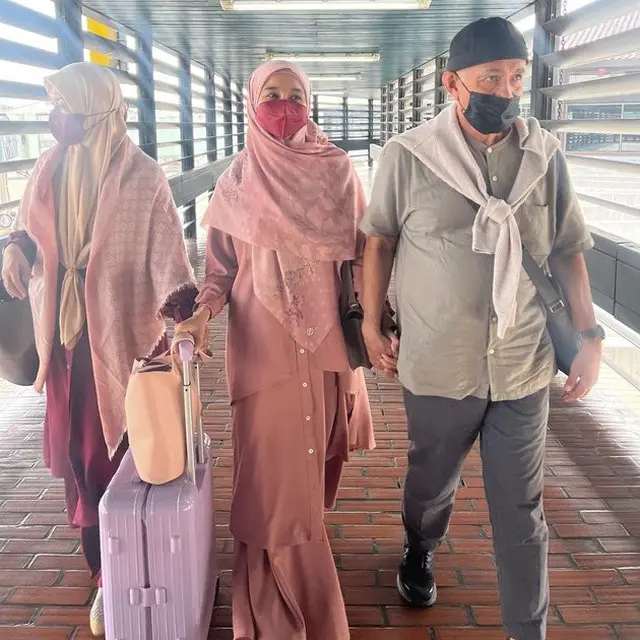 6 Potret Laudya Cynthia Bella Digandeng Ayah Bikin Baper, Liburan Bareng ke Banjarmasin
