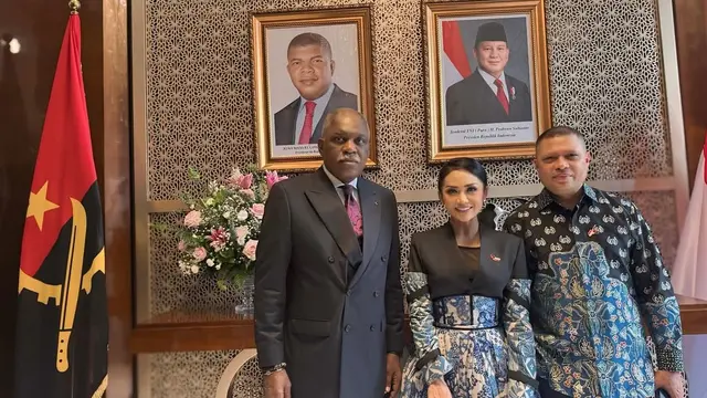 Model Batik Ala Kris Dayanti yang Simpel