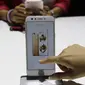 Tampilan telepon pintar Oppo F3 yang dipamerkan saat peluncuran di Jakarta, Kamis (04/05). Adapun fitur yang dibenamkan adalah geo-tagging, touch focus, face detection, HDR, dan panorama. (Liputan6.com/Herman Zakharia)