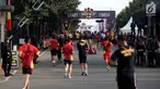 Peserta mengikuti lomba lari 5 dan 10 Kilometer "Brimob RUN 2017" di Mako Brimob, Kelapa Dua, Depok, Minggu Pagi (3/12). Kegiatan ini dalam rangkaian Peringatan Hut Korps Brimob Polri ke-72. (Liputan6.com/JohanTallo)
