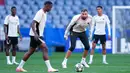 Kiper PSG, Gianluigi Donnarumma, saat sesi latihan jelang laga melawan Inter Milan pada partai final Liga Champions di Stadion di Allianz Arena, Munchen. (AP Photo/Matthias Schrader)