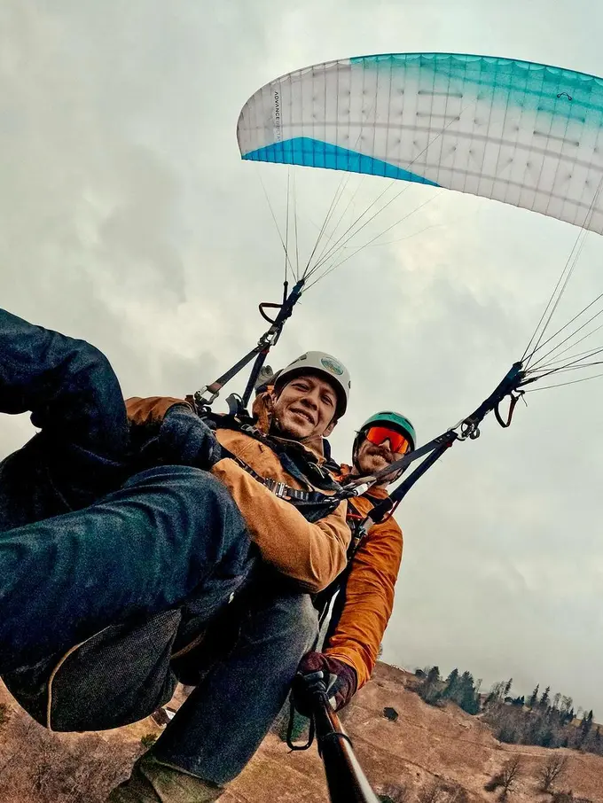 Ariel NOAH main paralayang (Instagram/arielnoah)