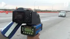 Jalan tol di Jawa Timur kini dilengkapi dengan alat pencatat kecepatan atau speed gun. Alat ini berguna untuk menindak para pelanggar.