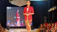 Kebaya bordir rancangan Vielga Wennida dari Rumah Kebaya Vielga. (Liputan6.com/Dinny Mutiah)