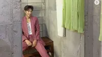Ulang Tahun, Lee Min Ho Pakai Setelan dan Sepatu Merah Muda