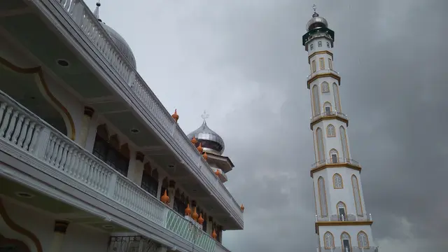 Penampakan Masjid Gudang jika dilihat dari sisi kiri masjid (Liputan6.com/Rino Abonita)
