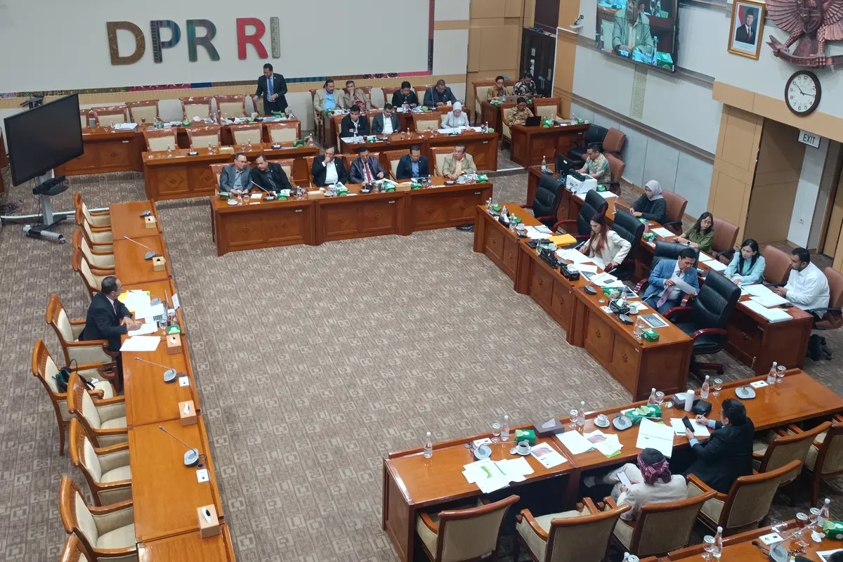 Komisi III DPR akan mengumumkan calon pimpinan atau capim KPK dan calon dewan pengawas atau cadewas Komisi Pemberantasan Korupsi (KPK) siang ini, Kamis, (21/11/2024).