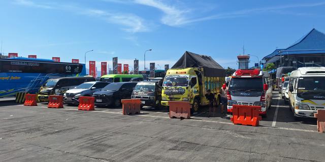 Antrean Kendaraan di Pelabuhan Ketapang Capai Puluhan Kilometer, Skema Ini Mulai Berlaku