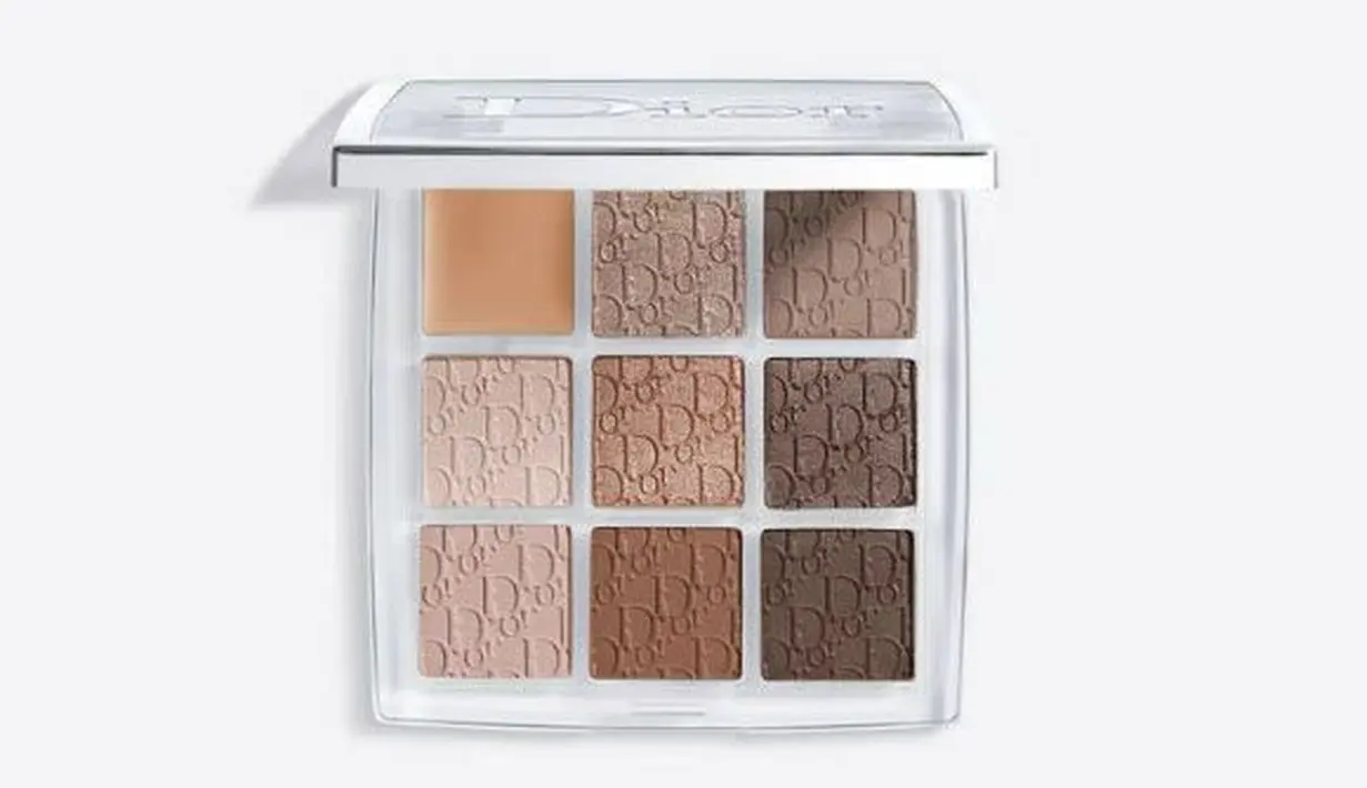 Palet eyeshadow ikonis menjadi andalan untuk ciptakan look ini. Dior Bacstage Eyeshadow Palette dengan nuansa warna warm natural sukses sempurnakan riasan mata yang menjanjikan. [Foto: valeriaferreiramakeup/ Instagram]