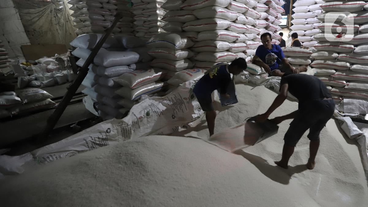 Ribuan Ton Gula Menumpuk di Gudang, Ada Apa?