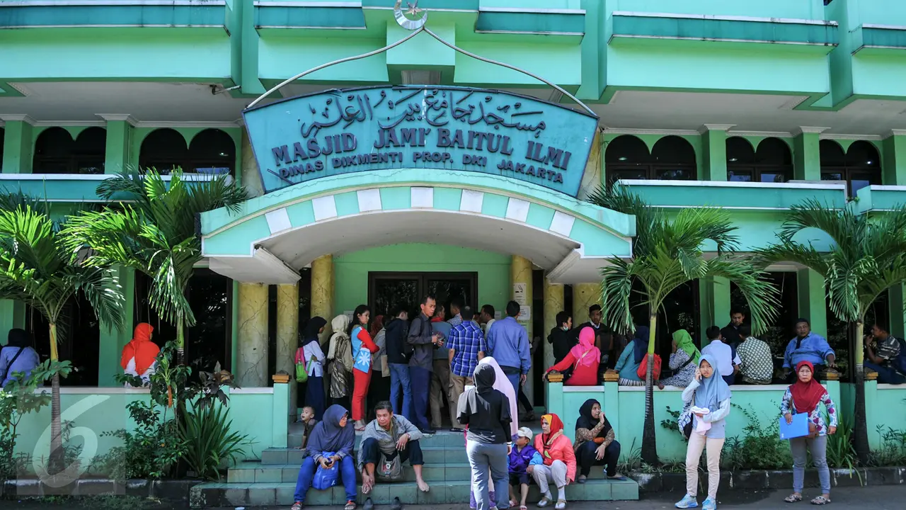 20160616-Server Bermasalah, Wali Murid Serbu Kantor Disdik DKI