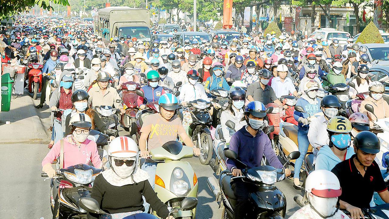 Situasi kemacetan dengan kendaraan bermotor di Vietnam. (Breaking News Vietnam)