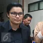 Aming saat menghadiri sidang perdana perceraiannya di Pengadilan Agama Jakarta Selatan, Kamis (23/3). Meski telah melakukan pertemuan keluarga, Aming tetap bersikukuh untuk melakukan perceraian. (Liputan6.com/Herman Zakharia)