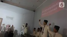 Dua pelajar mengamati diorama Kongres Pemuda II di Museum Sumpah Pemuda, Jakarta, Senin (28/10/2024).