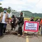 Kepala BNPB Doni Monardo melakukan peninjauan lokasi banjir bandang di wilayah Kabupaten Alor, Nusa Tenggara Timur (NTT) pada Rabu, 7 April 2021. (Badan Nasional Penanggulangan Bencana/BNPB)