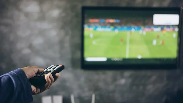 Gemar Nonton Bola Malam hingga Dini Hari? Simak 5 Tips Jaga Tubuh Tetap Bugar