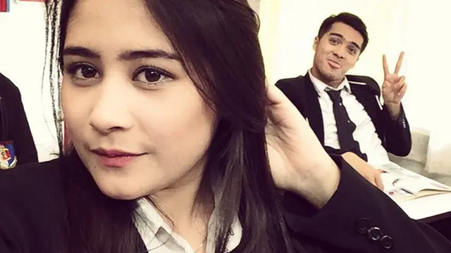 Bosan, Pegang Rambut jadi Gaya Selfie Andalan Prilly di Instagram