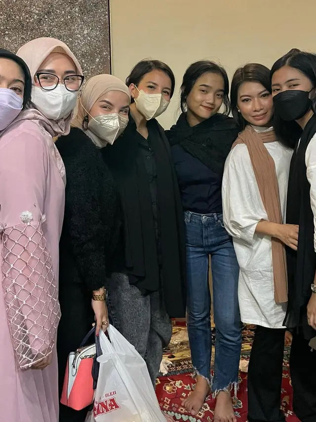 6 Potret Fuji di Pengajian 40 Harian Vanessa Angel dan Bibi Ardiansyah, Jadi Sorotan