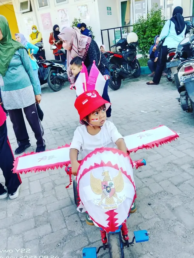 7 Potret Sepeda Hias Ramaikan Karnaval HUT RI Ini Kreatif, Ada Tank Hingga Pesawat