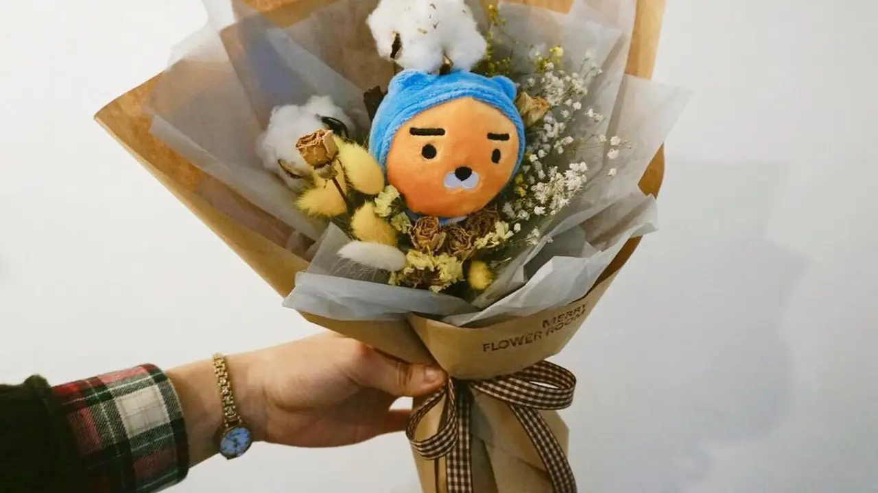 [Bintang] Super Cute! 10 Buket Bunga Boneka Ini Lagi Tren di Korea!